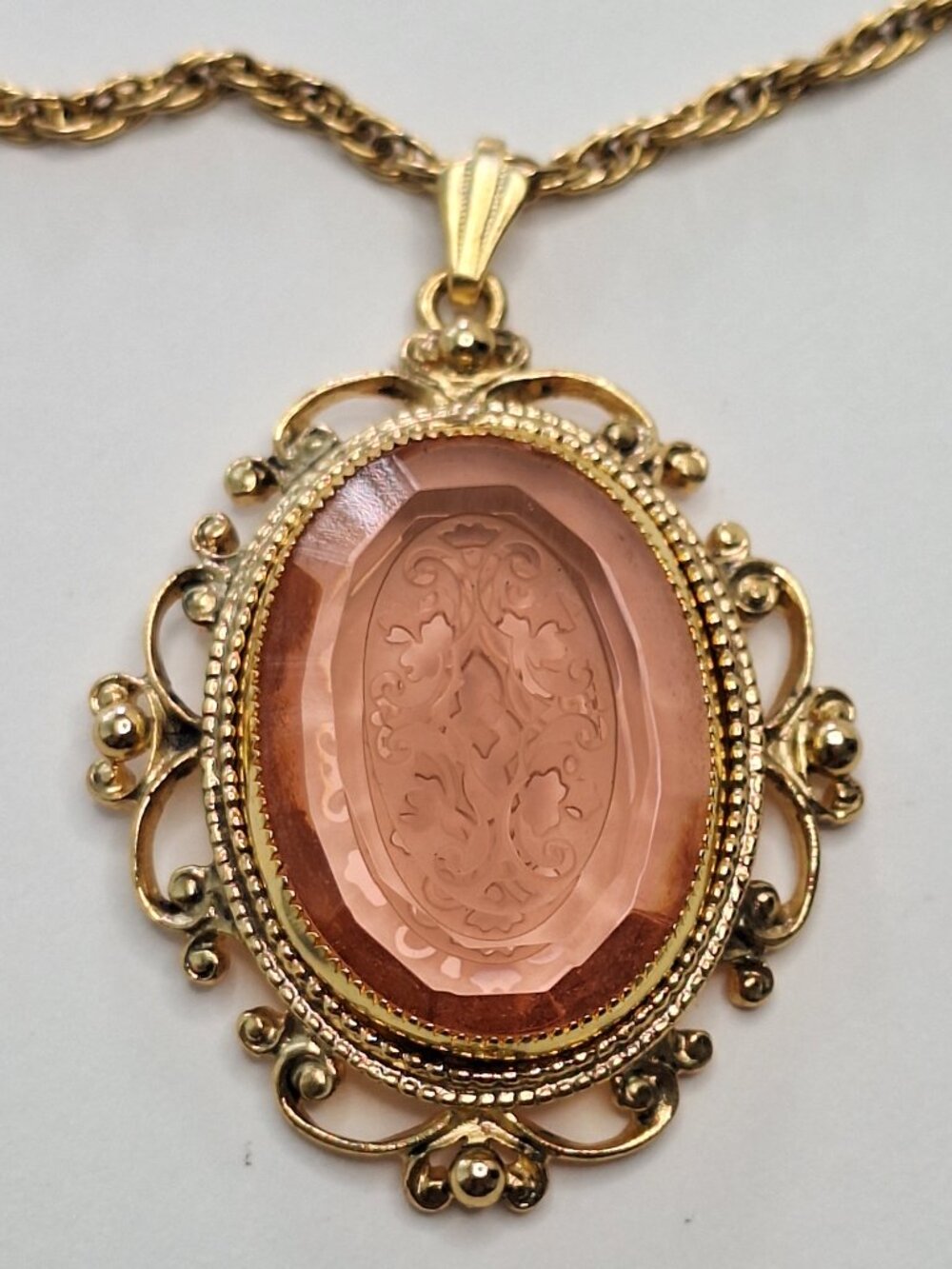 Vintage Pink Reverse Carved Intaglio Glass Oval Filigree Pendant Necklace 24"